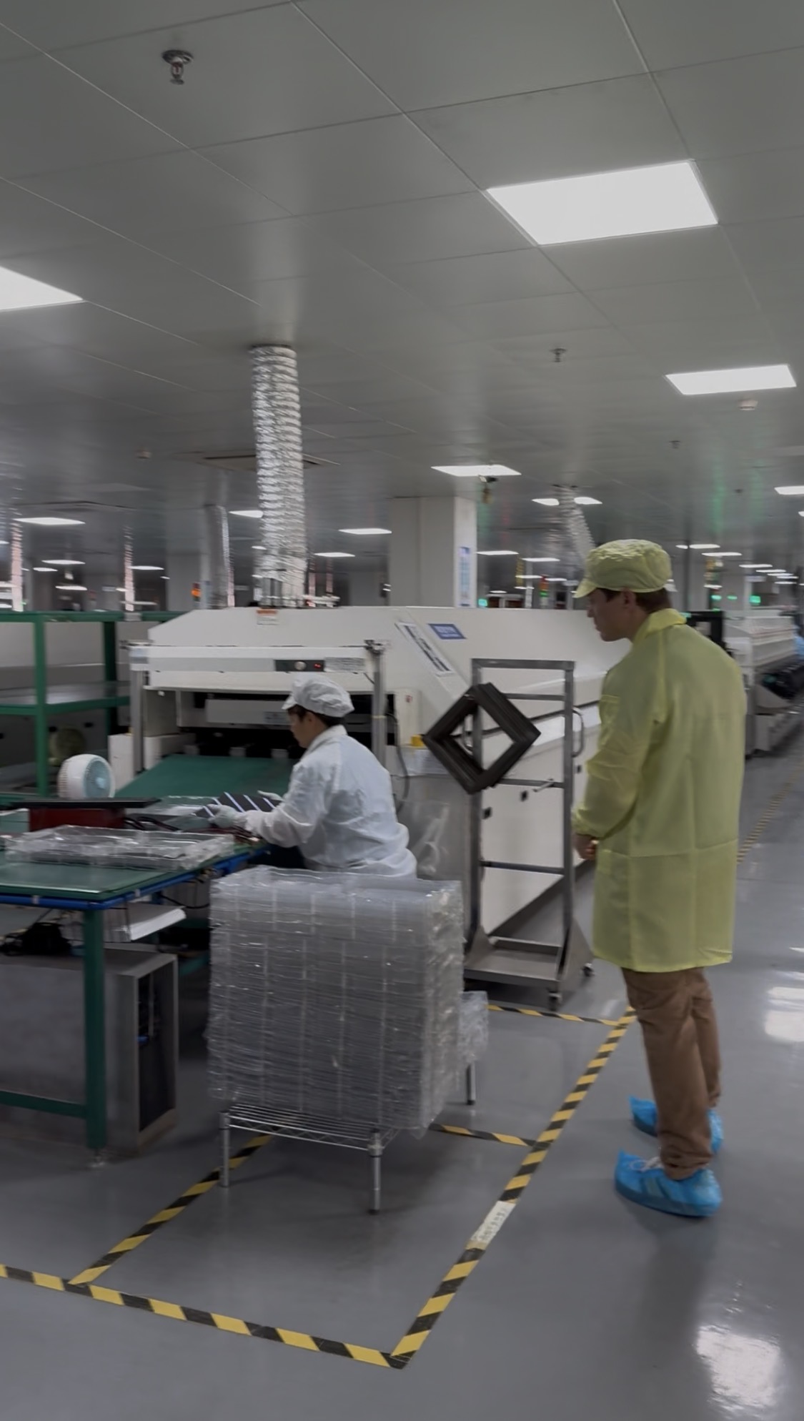 Suivi de production au four de refusion dans une usine chinoise